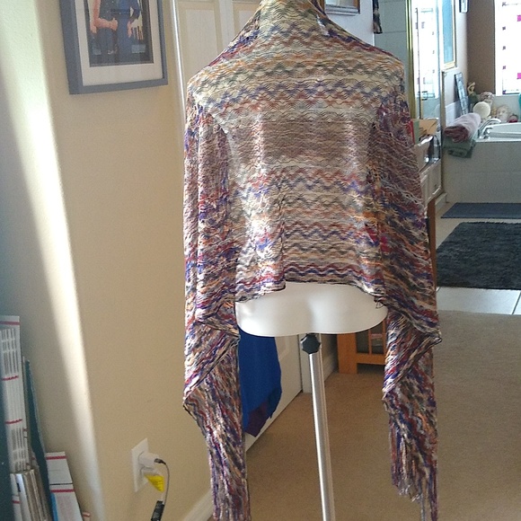 Beautiful woven waves silk scarf / wrap with tassels - Picture 1 of 9